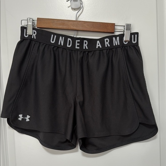 Under Armor Women’s Loose Heat Gear Gray Shorts size medium - Picture 1 of 3